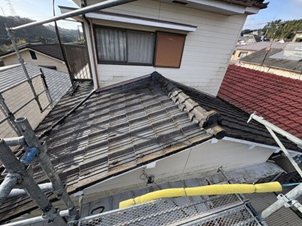西伊敷1F部屋根工事（瓦～板金屋根・下地）の画像